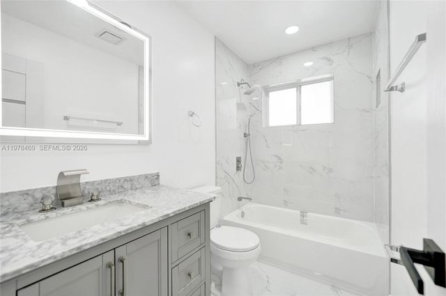 4861 NW 5th St, Plantation, FL 33317