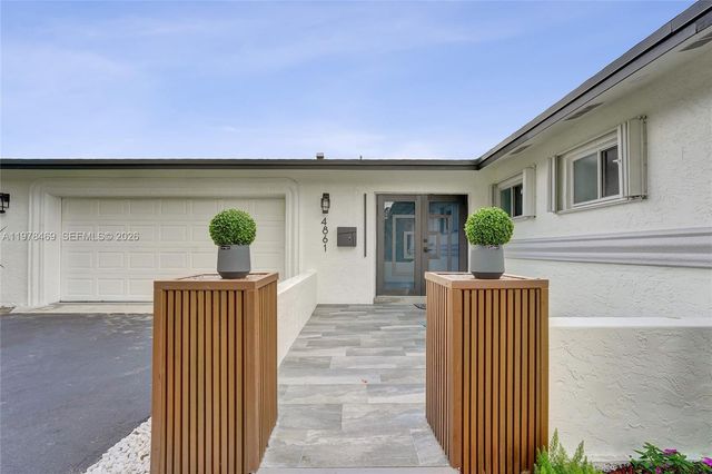 4861 NW 5th St, Plantation, FL 33317