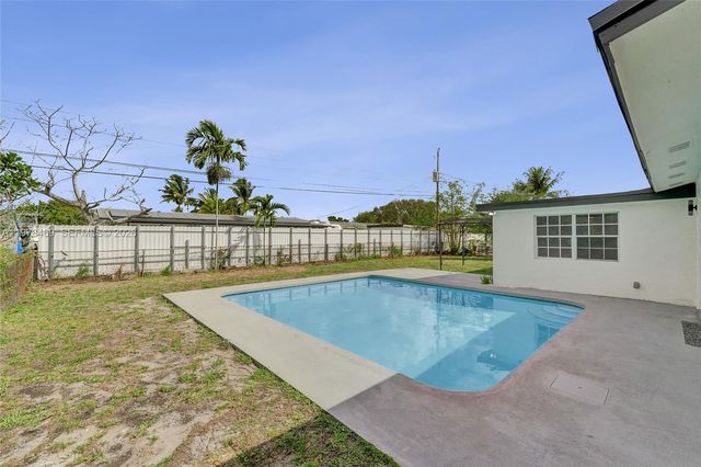 4861 NW 5th St, Plantation, FL 33317