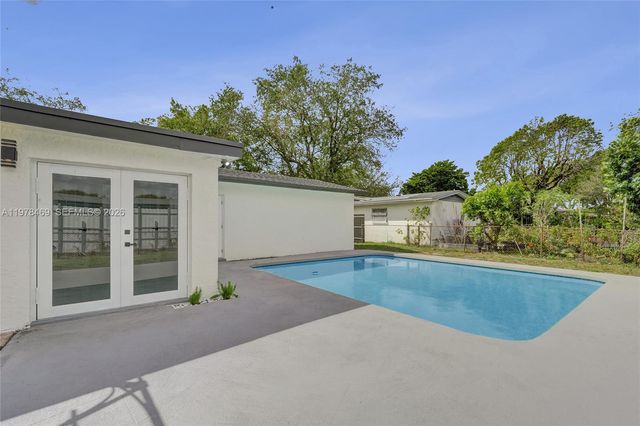 4861 NW 5th St, Plantation, FL 33317