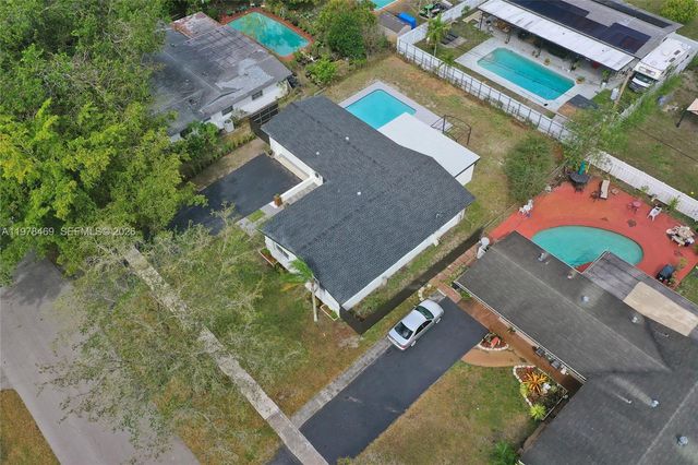 4861 NW 5th St, Plantation, FL 33317