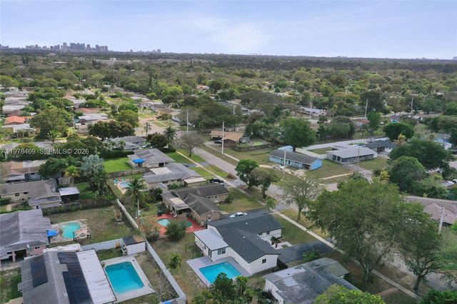 4861 NW 5th St, Plantation, FL 33317