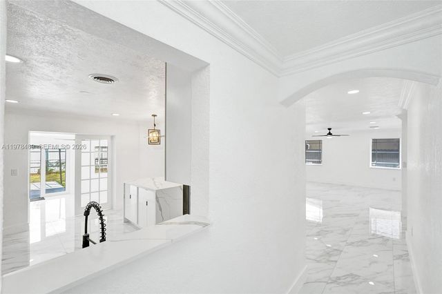 4861 NW 5th St, Plantation, FL 33317