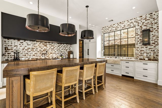 5107 Stanford Avenue, Dallas, TX 75209