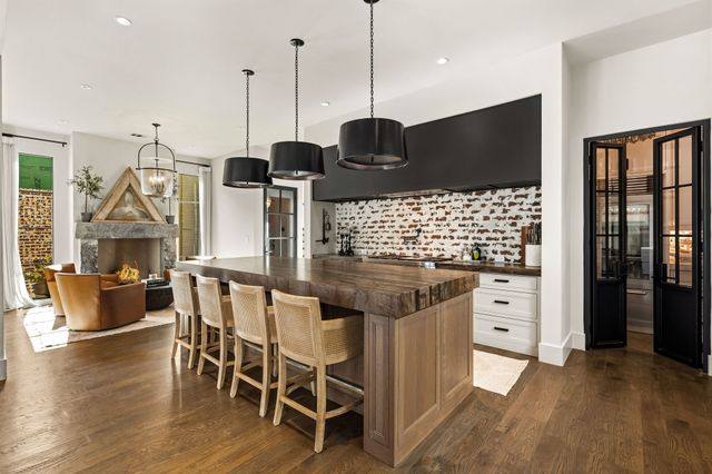 5107 Stanford Avenue, Dallas, TX 75209