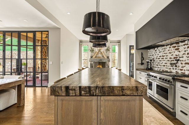 5107 Stanford Avenue, Dallas, TX 75209