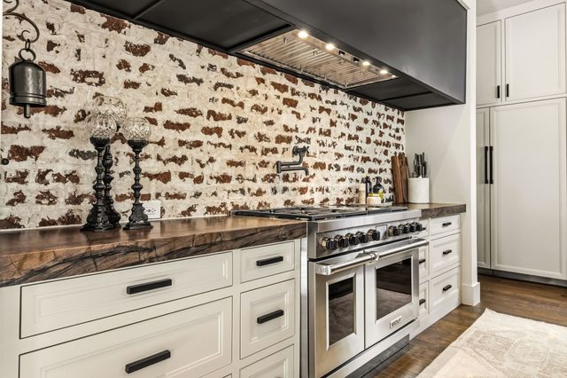 5107 Stanford Avenue, Dallas, TX 75209