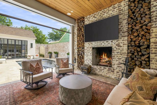 5107 Stanford Avenue, Dallas, TX 75209