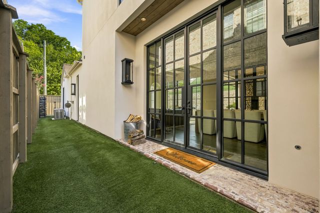 5107 Stanford Avenue, Dallas, TX 75209