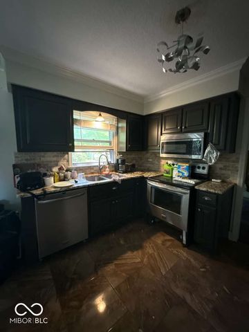 10676 Oakwood Court, Carmel, IN 46033