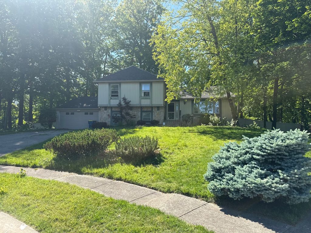 10676 Oakwood Court, Carmel, IN 46033