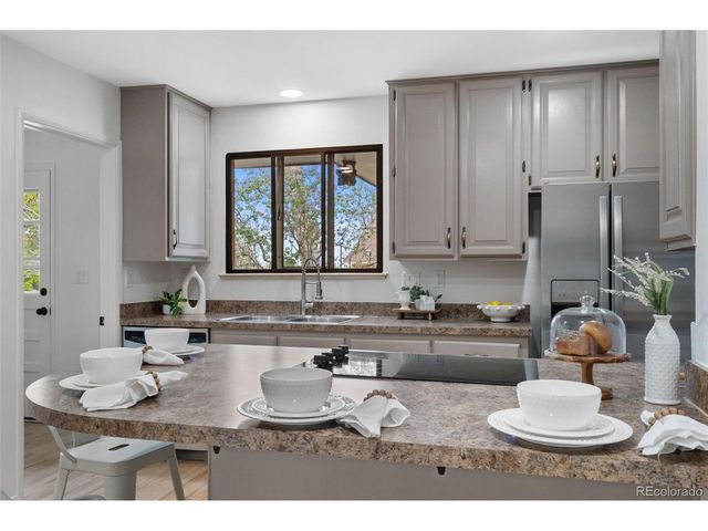 1020 S Vance St, Lakewood, CO 80226