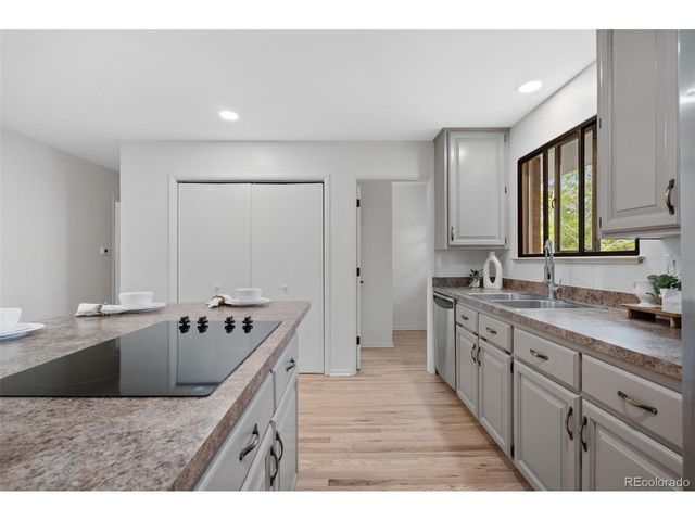 1020 S Vance St, Lakewood, CO 80226