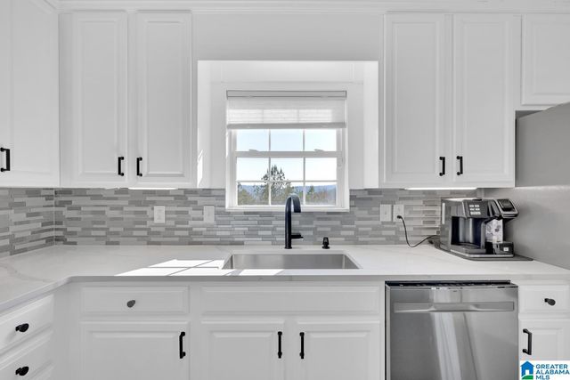 1002 LONG LEAF TRAIL, Warrior, AL 35180