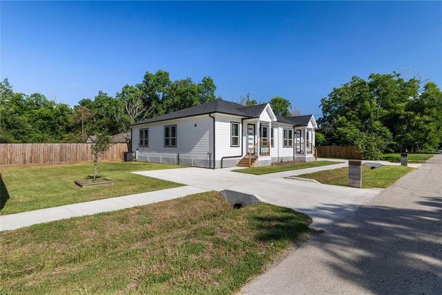4802 Angleton Street A, Houston, TX 77033