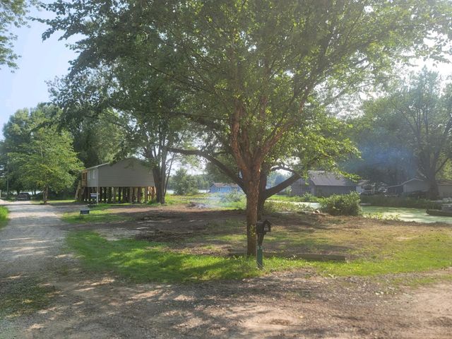 44 Vick Tree Lane, Hebron, IN 46341