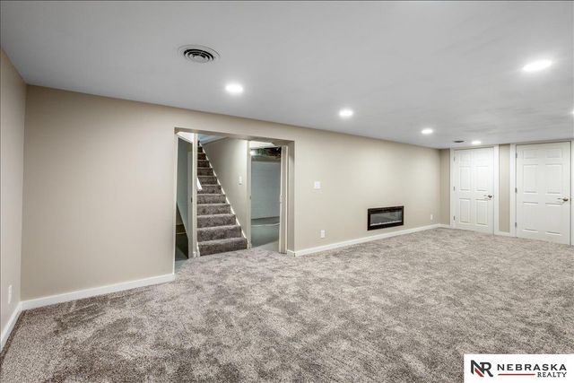 821 N 77th Street, Omaha, NE 68114