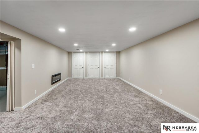 821 N 77th Street, Omaha, NE 68114