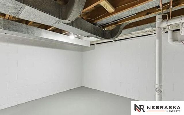 821 N 77th Street, Omaha, NE 68114