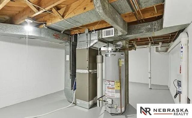 821 N 77th Street, Omaha, NE 68114