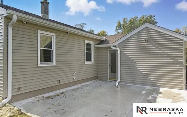 821 N 77th Street, Omaha, NE 68114