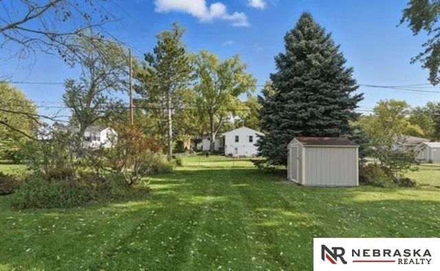 821 N 77th Street, Omaha, NE 68114