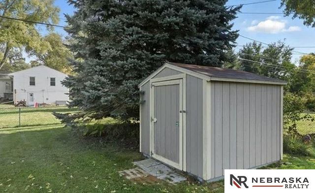 821 N 77th Street, Omaha, NE 68114