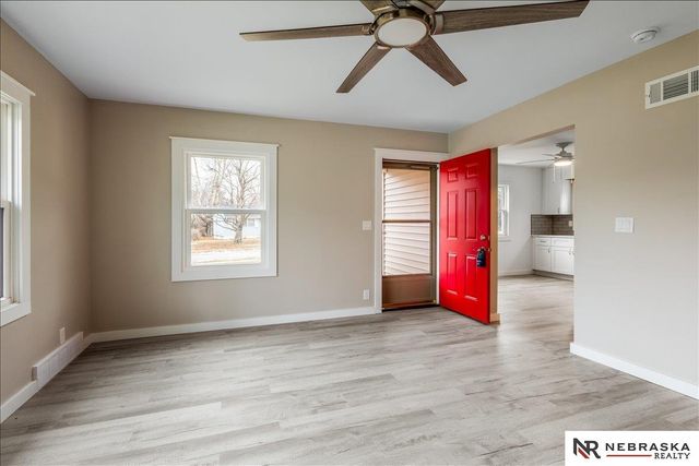 821 N 77th Street, Omaha, NE 68114