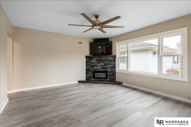 821 N 77th Street, Omaha, NE 68114