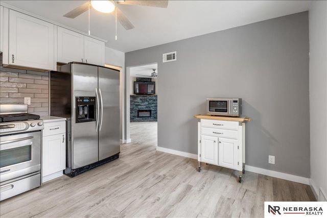 821 N 77th Street, Omaha, NE 68114