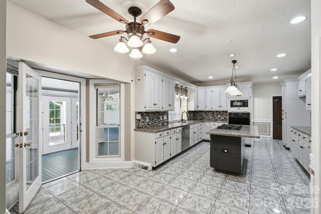 12816 Hidden Hills Lane, Mint Hill, NC 28227