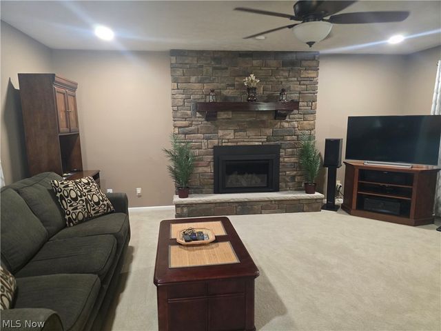 206 E 5th Street, Williamstown, WV 26187