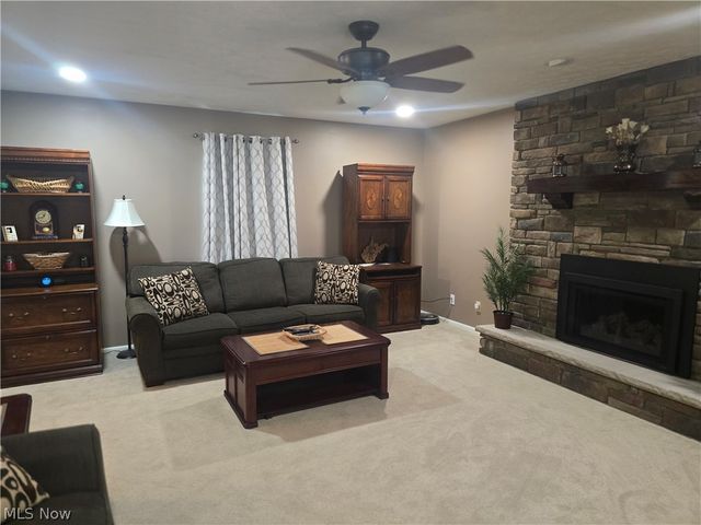 206 E 5th Street, Williamstown, WV 26187