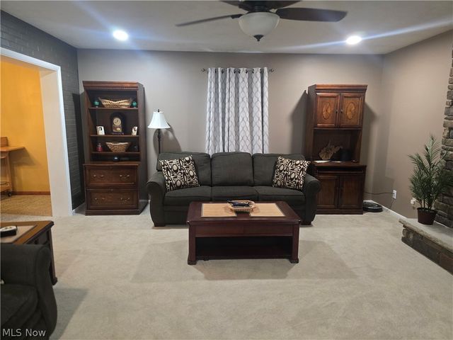 206 E 5th Street, Williamstown, WV 26187