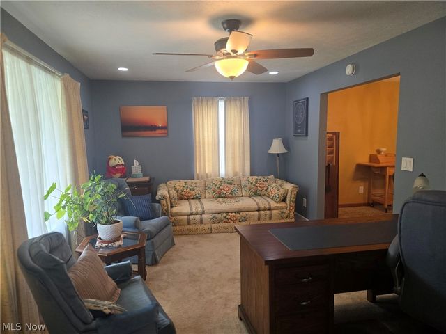 206 E 5th Street, Williamstown, WV 26187