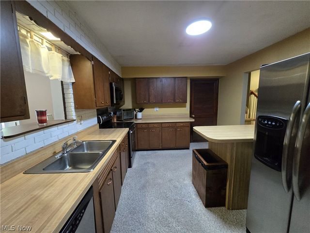 206 E 5th Street, Williamstown, WV 26187