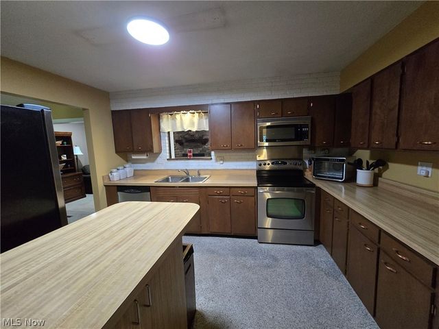 206 E 5th Street, Williamstown, WV 26187