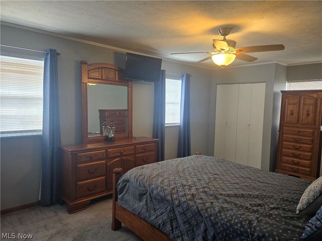 206 E 5th Street, Williamstown, WV 26187