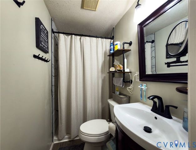 4900 Cord Ct, Glen Allen, VA 23060