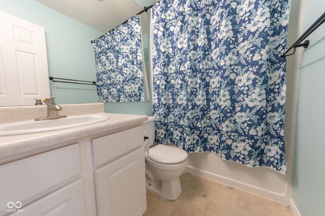 3244 Rolling Hill Drive, Columbus, IN 47201