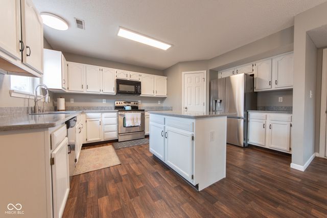 3244 Rolling Hill Drive, Columbus, IN 47201