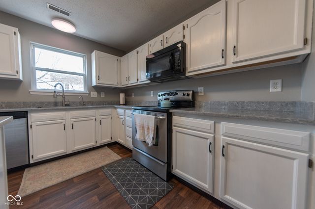 3244 Rolling Hill Drive, Columbus, IN 47201