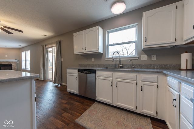 3244 Rolling Hill Drive, Columbus, IN 47201