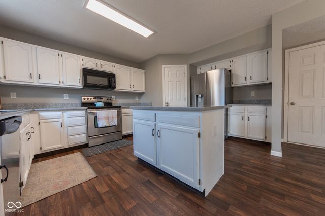 3244 Rolling Hill Drive, Columbus, IN 47201