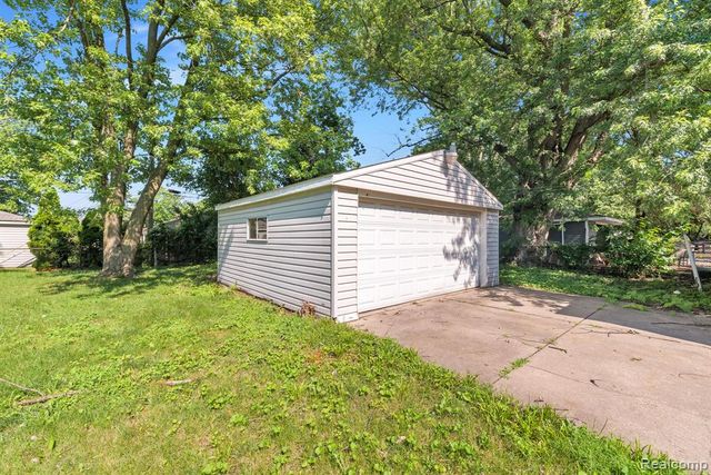 5720 Huron Street, Dearborn Heights, MI 48125