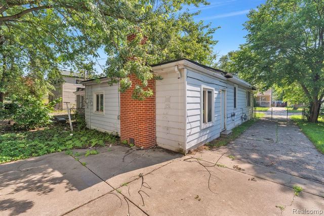 5720 Huron Street, Dearborn Heights, MI 48125
