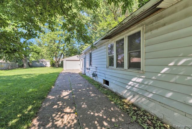 5720 Huron Street, Dearborn Heights, MI 48125