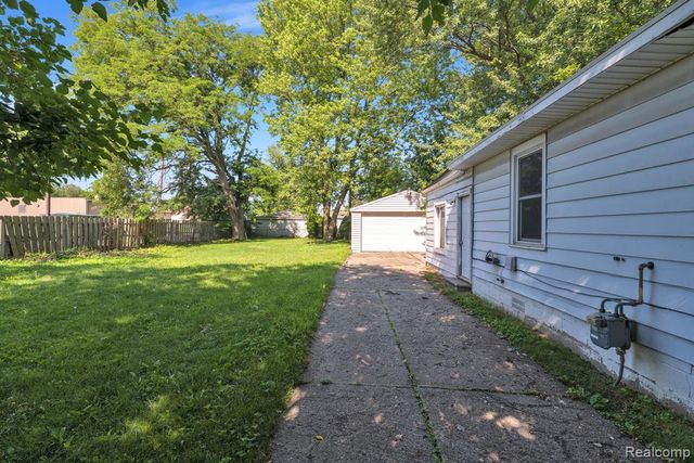 5720 Huron Street, Dearborn Heights, MI 48125
