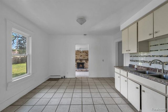 5720 Huron Street, Dearborn Heights, MI 48125