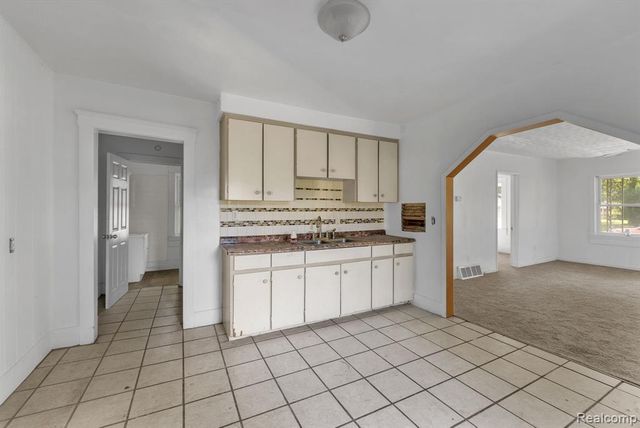 5720 Huron Street, Dearborn Heights, MI 48125